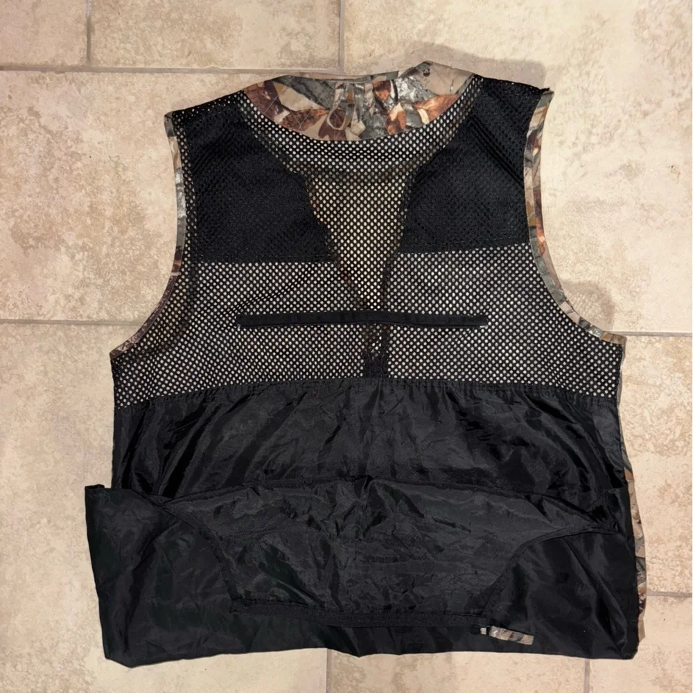 Outfitter’s Ridge ~ Camo Hunting Vest w/ Pockets & Back Storage Flap Size Large